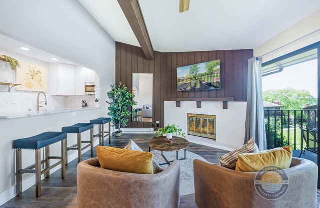 Luxury Lake Geneva Condo with Fireplace