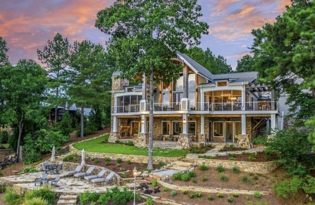 Luxury Lake House Retreat