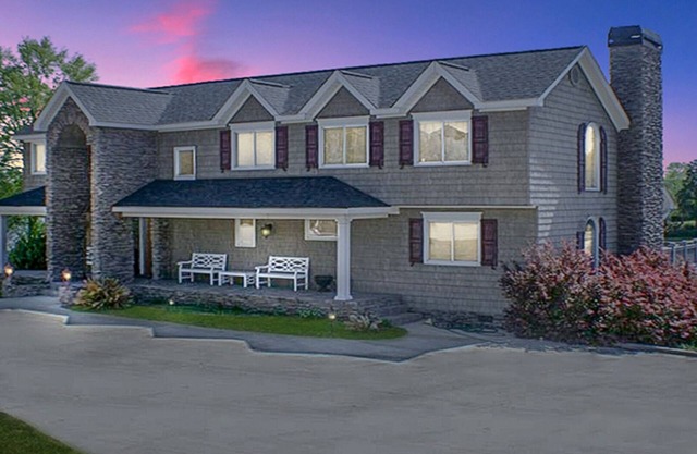 Luxury Lakefront Estate! 6BR 4.5BA, Private Dock,Ramp, Lakeside Firepit & More!