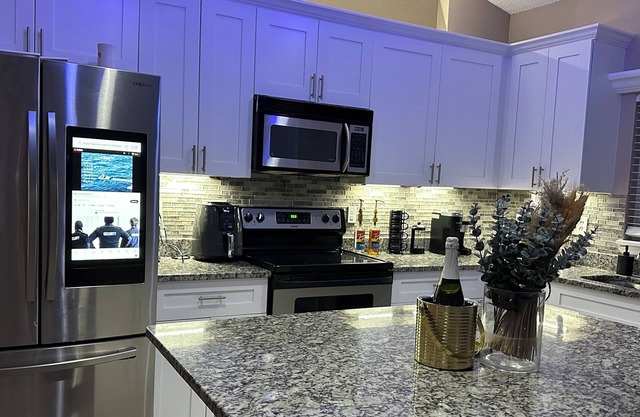 Luxury Lakefront Retreat Pool Home: Pool, Spa, BBQ, Arcade