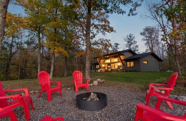 Luxury Lakefront Villa - Private Beach & Dock