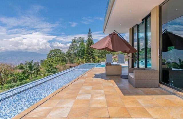 Luxury Large pool villa on Envigado