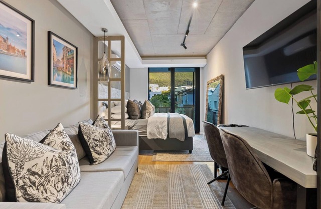 Luxury Living @ Station House | No loadshedding