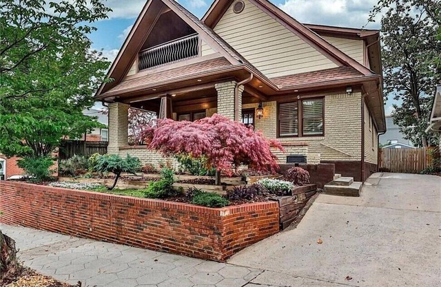 Luxury Living w/Skyline View+Wine Bar+Huge Master Suite near PCM & Beltline