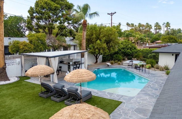LUXURY & LOCATION Central Corridor Remodeled Ranch on 1/3 acre-BACKYARD RESORT!