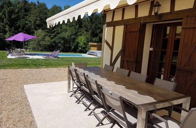 Luxury Lodge in Fontaines-en-Sologne: Heated Pool, Private Lake, Activities & Scenic Views