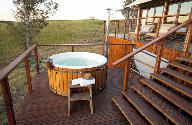 Luxury Lodge near Blue Mountains, Stunning, Spacious, mountain and river access