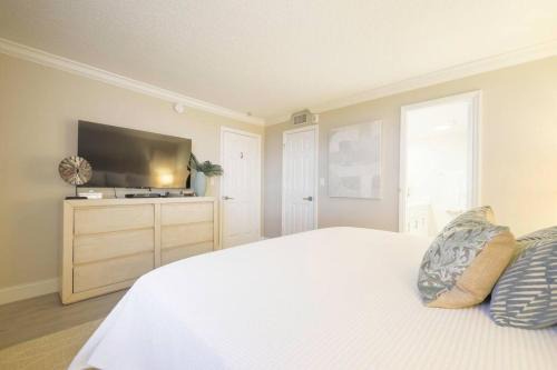 Luxury Loft- close by the beach!
