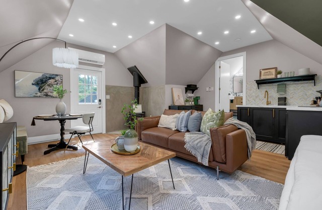 Luxury Loft - Romantic Winter Retreat w/Hot Tub