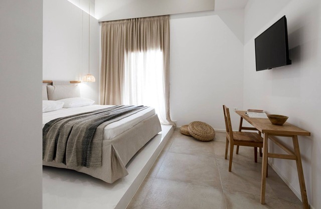 Luxury Milos Apartment | Family Suite | 2 Bedrooms | Well Furnished Interior