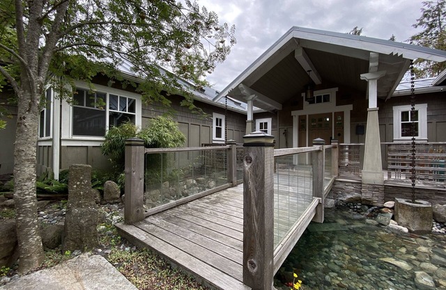 Luxury Mitchell Bay Hideaway - Escape to this 4,000 sq ft retreat with Hot Tub!