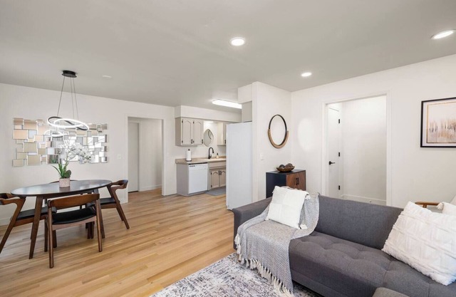 Luxury Modern 2BR W/Garage