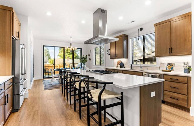 Luxury Modern Farmhouse near DT