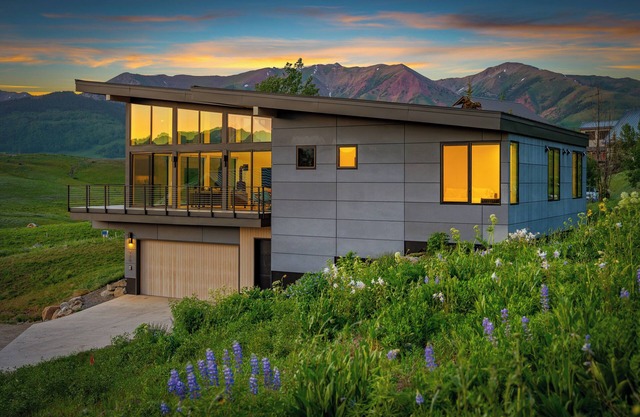 Luxury Modern Home Walk to Lifts Ski Trails