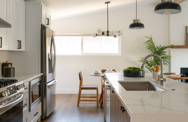 Luxury Modern Home w/ Pool & Spa! Great Location!