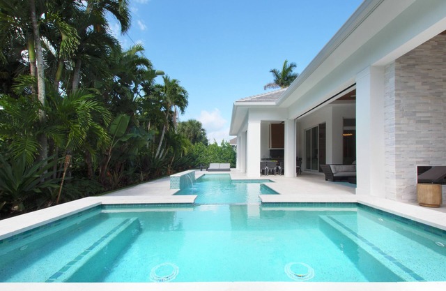 Luxury Modern Newly Built House in Naples