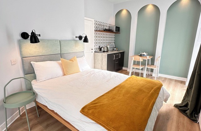Luxury Modern Studio l Central Edinburgh l Pet Friendly
