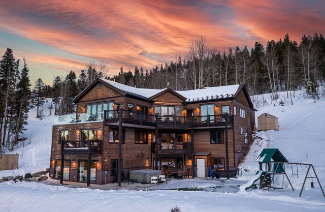 Luxury mountain home with stunning views, hot tub, theater & game room