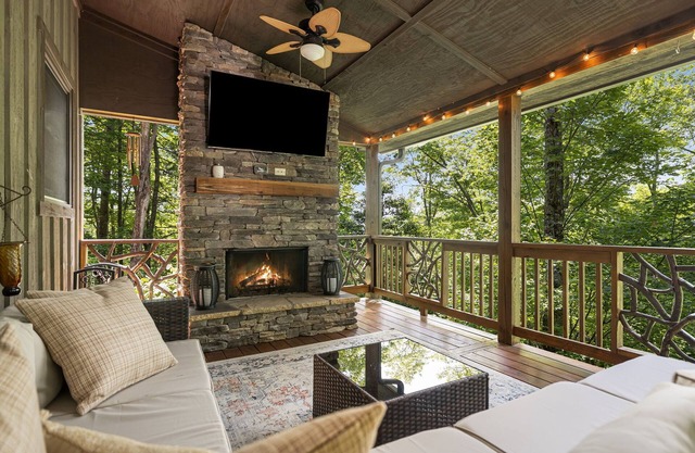 Luxury mountain home - lake, golf, tennis and more! Firewood included.