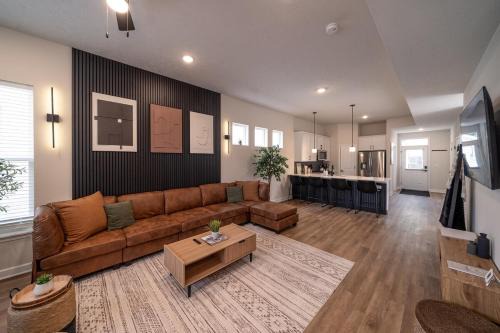 Luxury New 3BR CLE Clinic UnivCircle Little Italy