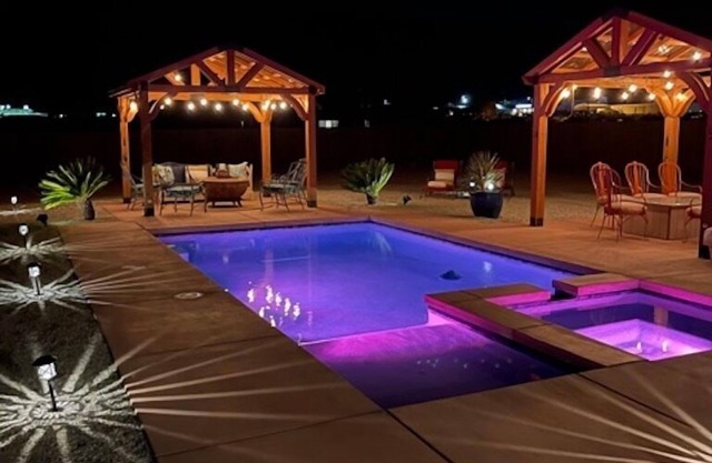 ★LUXURY NEW SALT WATER POOL★JACUZZI, Mt Views ★