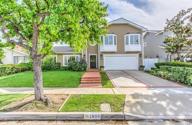 Luxury Newport Beach Home in Family Friendly Neighborhood