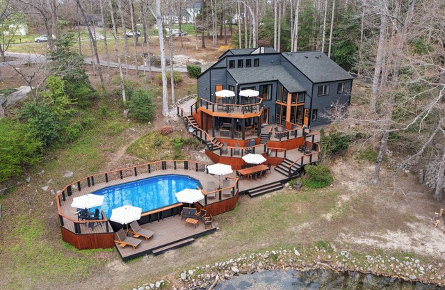 Luxury Oasis/Pool/Family Friendly/Boat/Pond/River