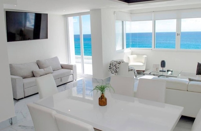 Luxury ocean front apartment, gym, spa, pool, jacuzzi, beach