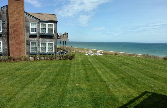 LUXURY OCEANFRONT ESTATE! Private beach & heated pool & hot tub. Sleeps 12!