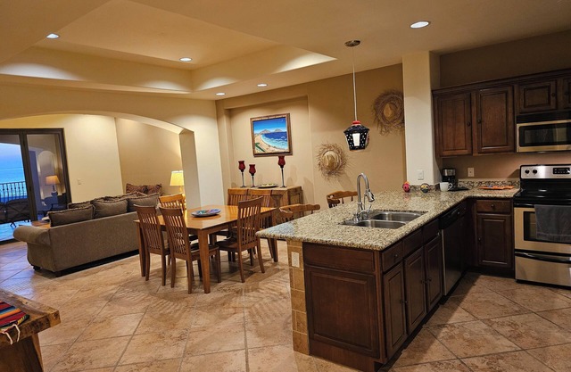 Luxury One Bedroom Condo Steps away from the sea of Cortez.nPrivate and Secure.