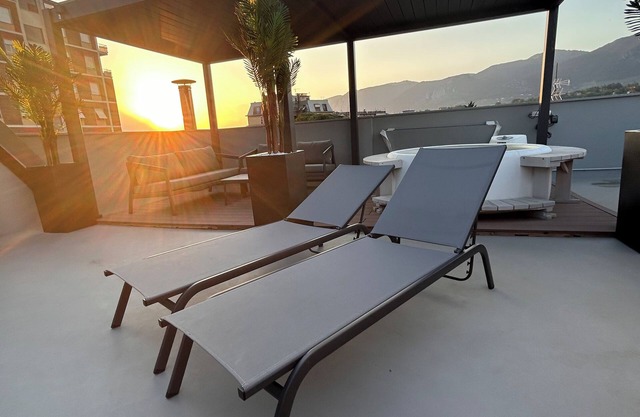 LUXURY PANORAMIC SUITE PENTAHOUSE WITH JACUZZI & TERRACE - TERNI CENTER