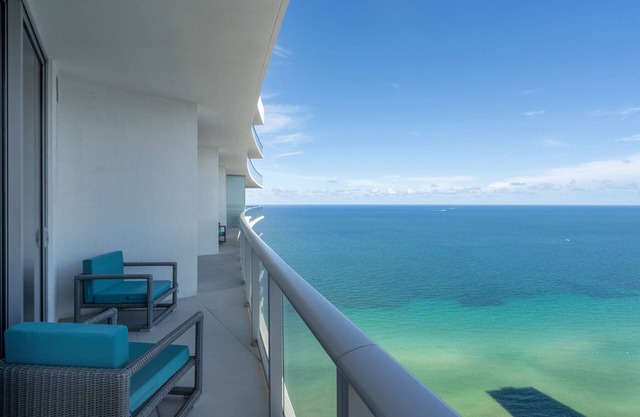 Luxury Penthouse! 4 BDR with Resort Amenities