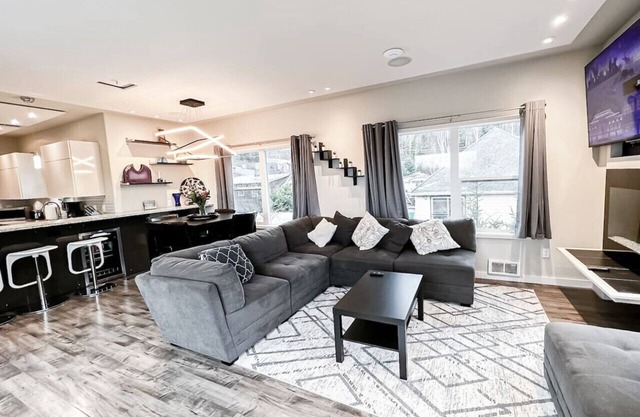 Luxury Penthouse: Panoramic City, Mountain & River Views with Office & Parking