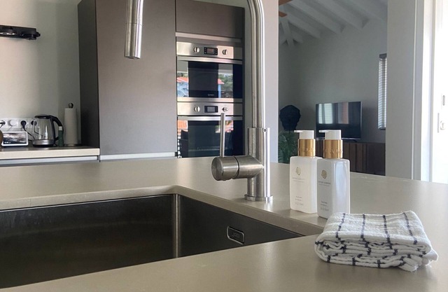 Luxury Penthouse Vredenberg Village, near Mambo Beach