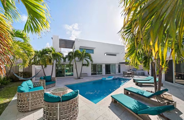 Luxury Pool Villa Steps Away From the Beach with Stunning Ocean Views