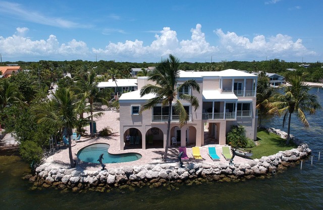 Luxury-Private Marina-Ocean-Pool