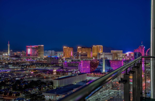 🌴✨ Luxury Private Suite - Wraparound Balcony - Strip View! High Floor✨🌴