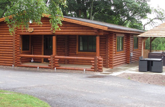 Luxury Real Log Cabin with Hot Tub, Felmoor Park, Northumberland