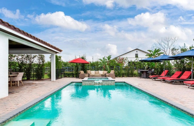 Luxury Resort Lakefront Pool Spa Villa