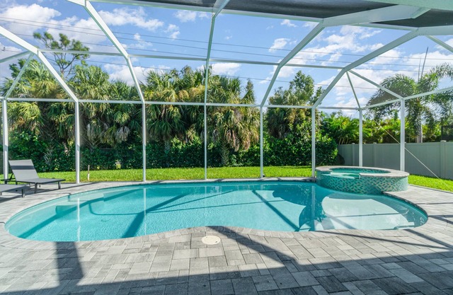 Luxury Retreat: 3BR with Pool, Hot Tub & Games