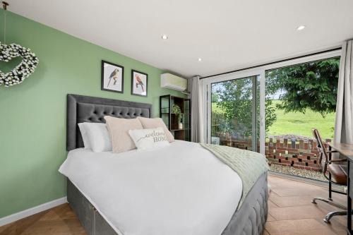 Luxury River Side Getaway Peak District