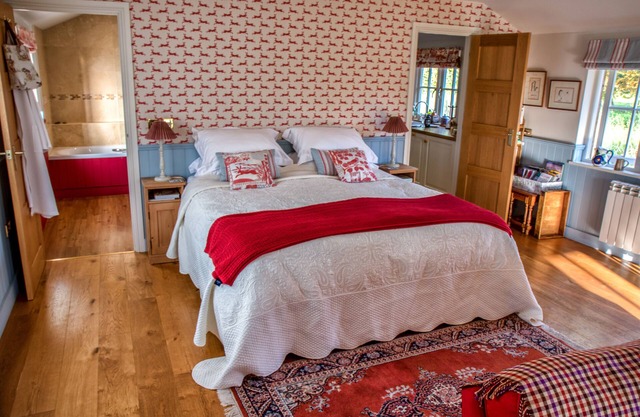 Luxury riverside lodge in idyllic setting
