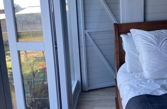 Luxury Shepherd's Hut near the beach