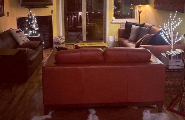 Luxury Ski and Mountain Retreat! Hot Tub!
