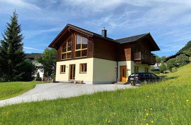 Luxury Ski Chalet 0.5 KM from Ski Lift-With Log Fire And Sauna