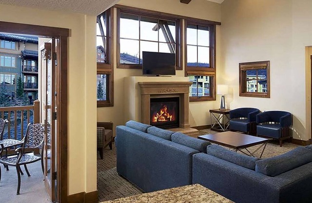 LUXURY SKI-IN/OUT SUNRISE LODGE RETREAT+AMENITIES, 3BR