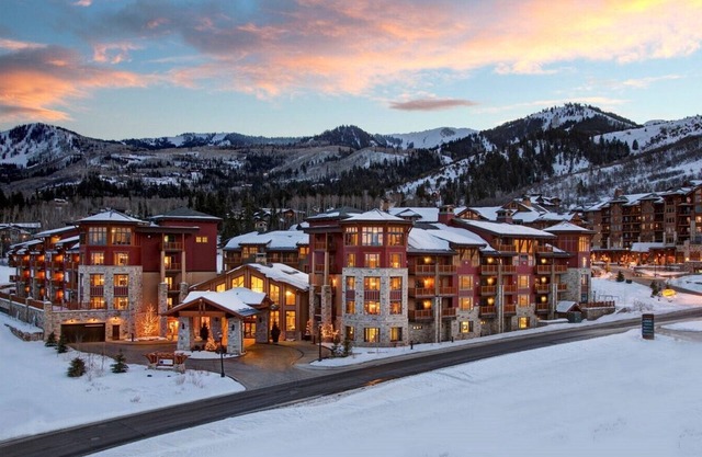 Luxury Ski in/Ski Out 2BR Plus, Avail 3/21/26-3/28/26 only