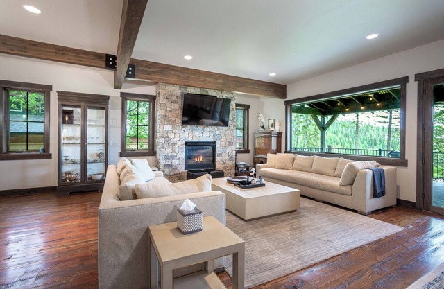 Luxury ski-in/ski-out home w/outdoor fireplace & amazing views