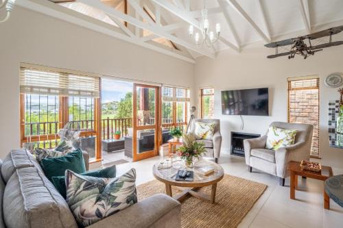 Luxury , space and views - Pezula Villa 13
