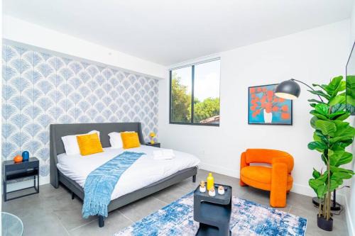 Luxury Studio Suite with King Bed Near Brickell & Marlins Park